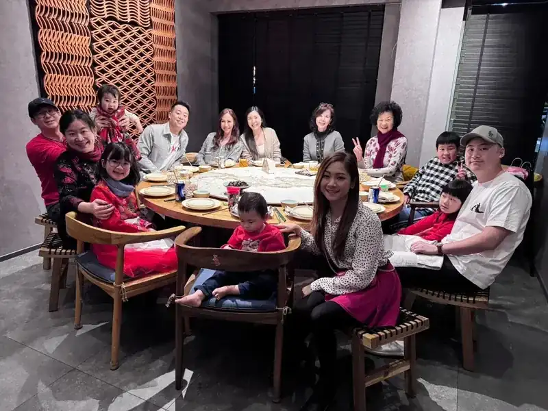 Ken's extended family around a dinner table